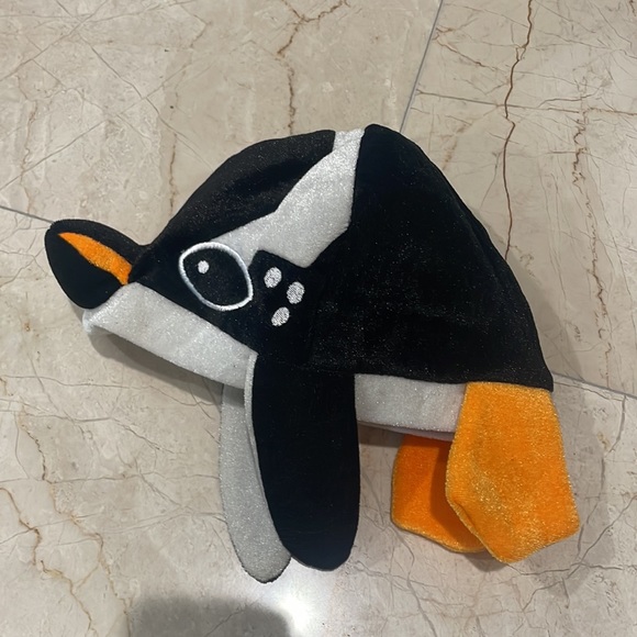 Penguin hat from Seaworld - Picture 5 of 5